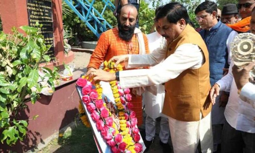 मुख्यमंत्री ने वीरांगना रानी लक्ष्मीबाई के बलिदान दिवस पर इंदौर में किया माल्यार्पण