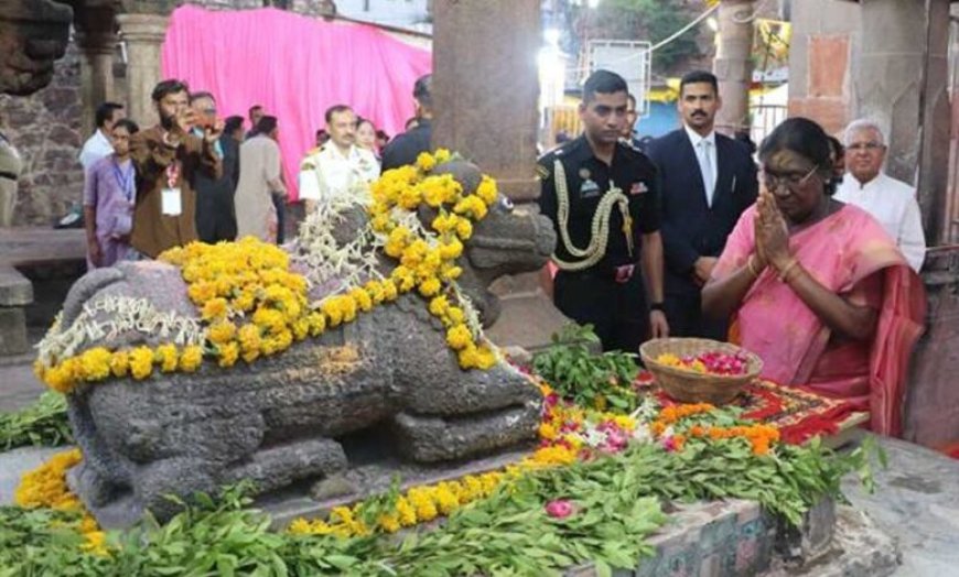 राष्ट्रपति  मुर्मु ने ओंकारेश्वर तीर्थ और ज्योतिर्लिंग ममलेश्वर के दर्शन कर किया अभिषेक
