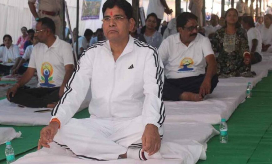 रायपुर : ​छत्तीसगढ़ महतारी और भगवान धनवंतरि की वंदना से सारंगढ़ में योग दिवस का शंखनाद