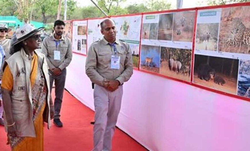 राष्ट्रपति ने किया चीता कमांड कंट्रोल सेंटर का भ्रमण, चीता प्रदर्शिनी भी देखी