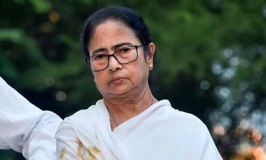 ‘पार्टी से गद्दारी मां से धोखा देने जैसी’, ममता बनर्जी ने बागी नेताओं को दी कड़ी चेतावनी