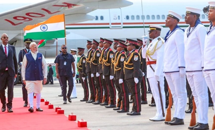 तीन दिवसीय दौरे पर सेशल्स पहुंचे PM मोदी, राष्ट्रपति पैट्रिक हर्मिनी ने किया भव्य स्वागत