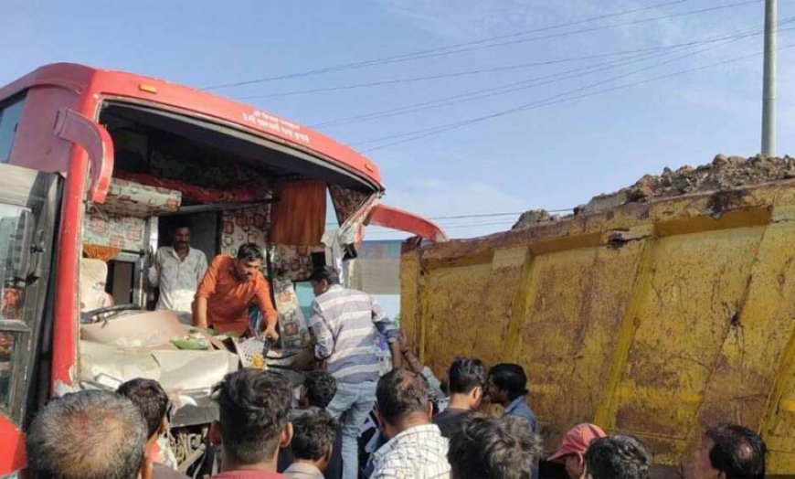 इंदौर-उज्जैन रोड पर बस पलटी, 20 यात्री घायल; शराब के नशे में मिला ड्राइवर
