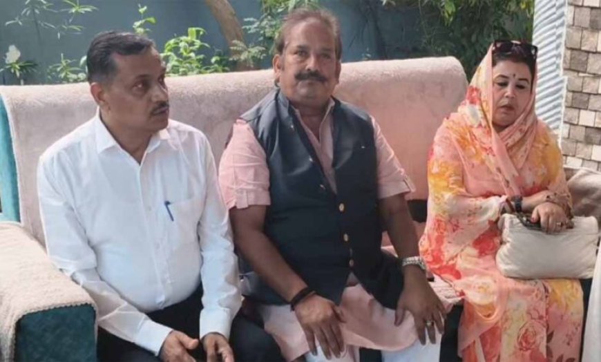 नौगई ट्रिपल मर्डर पीड़ितों से मिले विक्रमादित्य, आरोपियों के एनकाउंटर और संपत्ति कुर्की की मांग