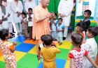मुख्यमंत्री ने अपने हाथों से बच्चों को परोसा भोजन