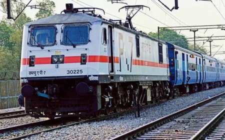 रेल यात्रियों की बढ़ी मुश्किलें! माता वैष्णो देवी रूट की ट्रेनें 12 घंटे तक लेट, कई गाड़ियां डायवर्ट