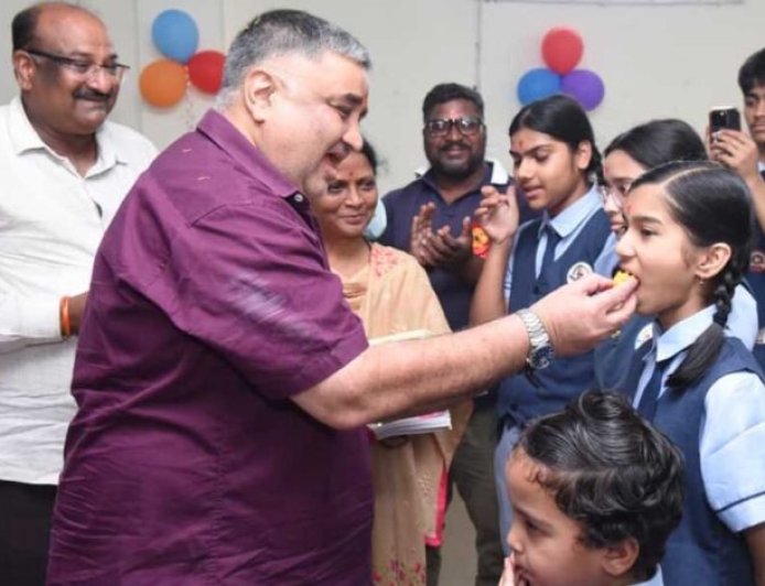 बेटियों के सपनों को मिली नई उड़ान, शाला प्रवेश उत्सव में शामिल हुए पर्यटन एवं संस्कृति मंत्री  राजेश अग्रवाल