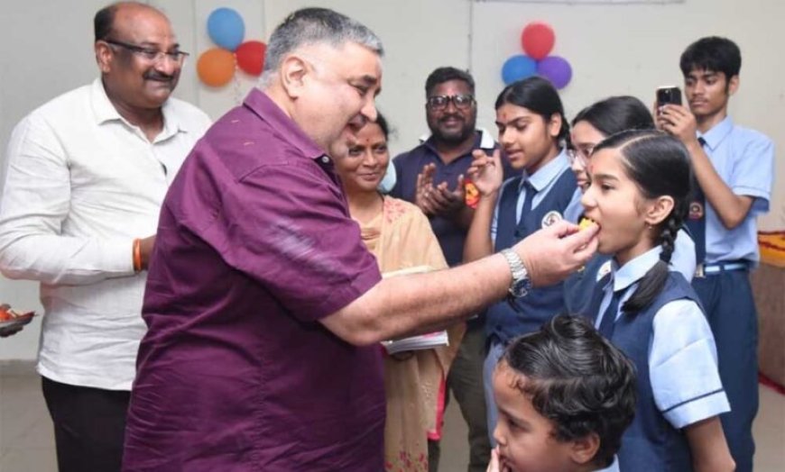 बेटियों के सपनों को मिली नई उड़ान, शाला प्रवेश उत्सव में शामिल हुए पर्यटन एवं संस्कृति मंत्री  राजेश अग्रवाल